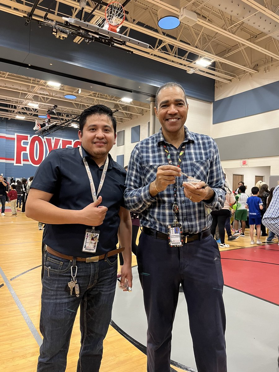FaldynFoxes's tweet photo. International Night was a success!! https://t.co/6K3l1nxowp