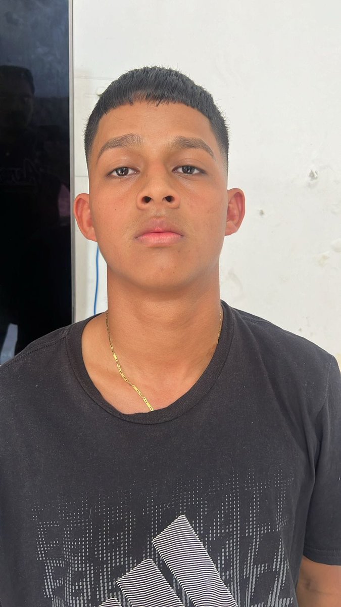 ecuadorprensaec's tweet photo. 4 DETENIDOS POR SECUESTRO - 2 SUN JÓVENES MUJERES.

La #PolicíaNacional logró la liberación de una persona que estaba secuestrada en la urbanización #VillaClub (#Daule) 

La secuestrada, salió a comprar a la tienda en la ciudadela #MarthaDeRoldós, los captores pedían USD 5 mil dólares por su liberación, de lo contrario la matarían.

Los aprehendidos son:

MARÍA M., ECUATORIANA DE 24 AÑOS
KARLY G., ECUATORIANA DE 25 AÑOS
JOSEP G., ECUATORIANO DE 26 AÑOS
MATHEW G., ECUATORIANO DE 18 AÑOS
