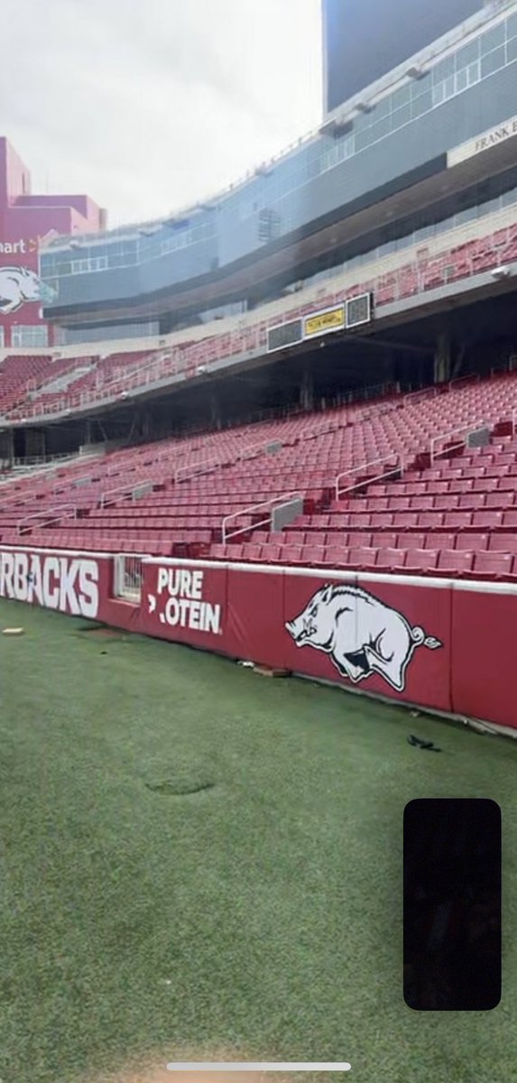 Da762GoD's tweet photo. GODS COUNTRY IS IN THE VILLE & WE ARE ON THE HILL @RazorbackFB
🐗RAZORBACK NATION RISE🆙
#HawgCartel
#HogTies
#WooPigSooie https://t.co/k3NlYKLq5b