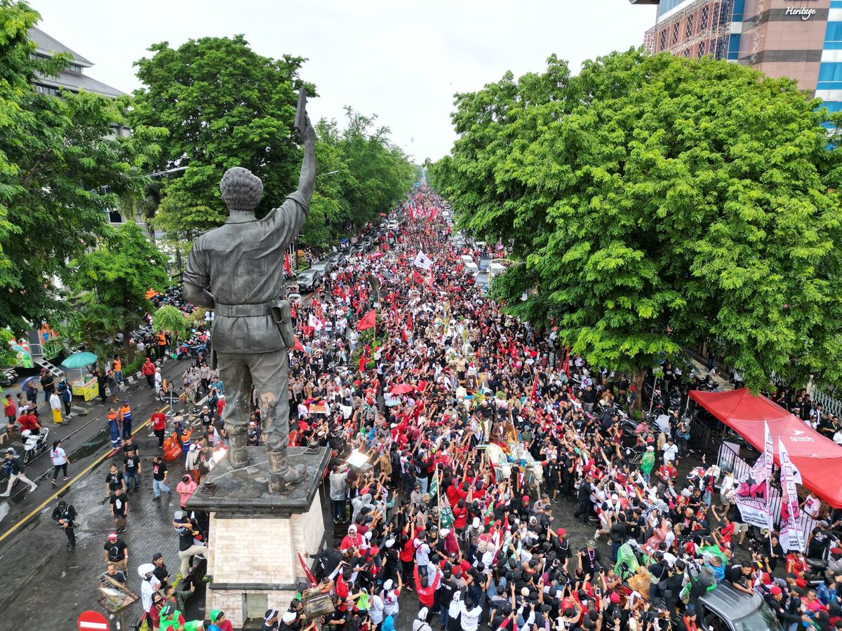 SelipanK13's tweet photo. RATUSAN RIBU WARGANYA GIBRAN MENANGKAN GANJAR MAHFUD DI PILPRES @Ganjar Pranowo 🇮🇩 @Mahfud MD 

#GanjarMahfud2024 #kopassos03  #PenyambungEnergiRakyat #GanjarPresidenRakyat #MahfudPembelaRakyat #JkwganTIGAnjar #LebihBaik #KaryaAdalahDoa https://t.co/4cr8qK0yHH