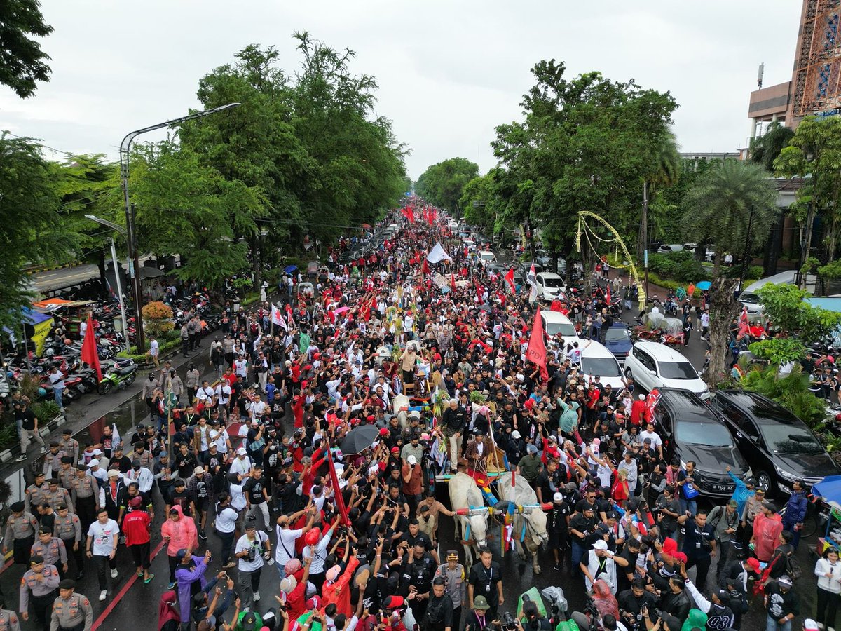 SelipanK13's tweet photo. RATUSAN RIBU WARGANYA GIBRAN MENANGKAN GANJAR MAHFUD DI PILPRES @Ganjar Pranowo 🇮🇩 @Mahfud MD 

#GanjarMahfud2024 #kopassos03  #PenyambungEnergiRakyat #GanjarPresidenRakyat #MahfudPembelaRakyat #JkwganTIGAnjar #LebihBaik #KaryaAdalahDoa https://t.co/4cr8qK0yHH