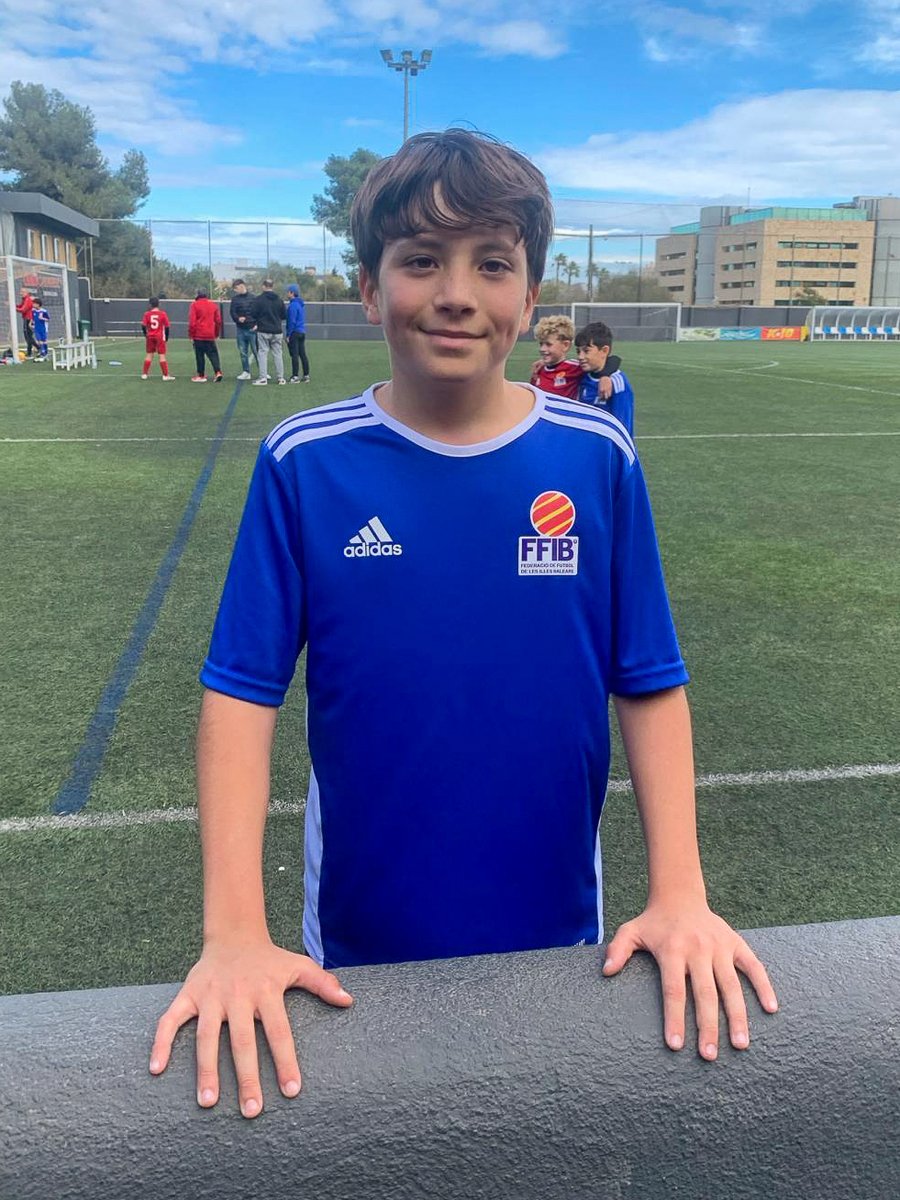 sdformentera's tweet photo. El jugador de l'Aleví A, 𝗔𝗹𝗯𝗲𝗿𝘁 𝗥𝗼𝗶𝗴, ha participat d'un partit-entrenament amb la selecció d'Eivissa i Formentera.

Enhorabona, Albert ❤️🖤! https://t.co/XyIOhV517H