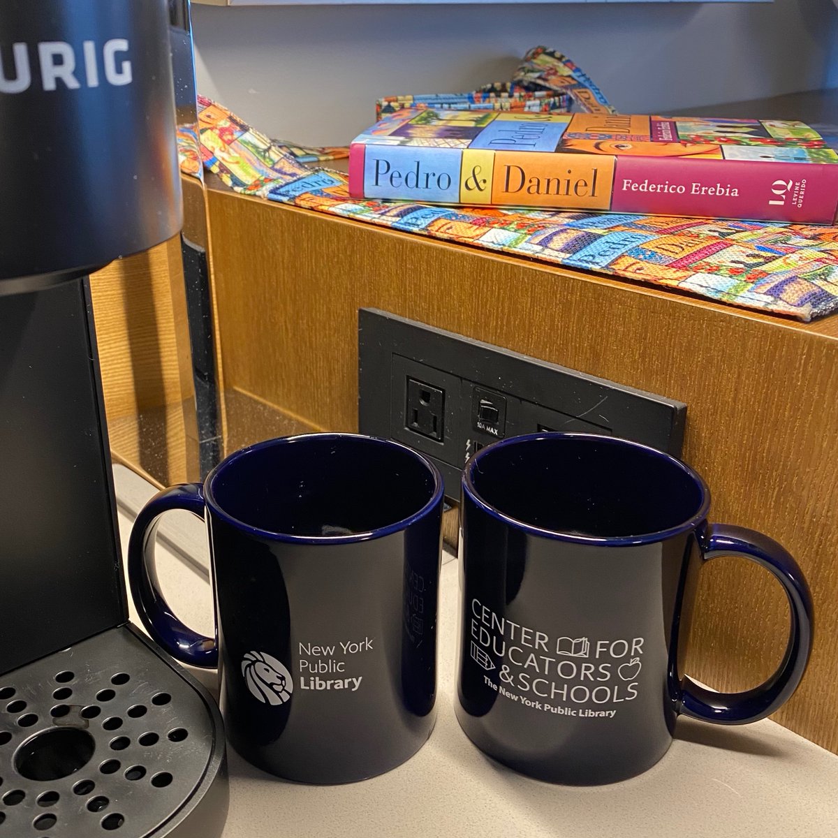 The 1st thing we did when we got to NYC, we bought a coffee maker for our hotel room. Then our friends at the NY Public Library gave us coffee mugs!

Thanks <a href="/Librarian_Eli/">Elisa</a> <a href="/ShaunteeBS/">Shauntee</a> 

#PedroAndDaniel #PedroWithoutDaniel #BookTwitter #LibraryTwitter #TeacherTwitter <a href="/nypl/">NY Public Library</a>