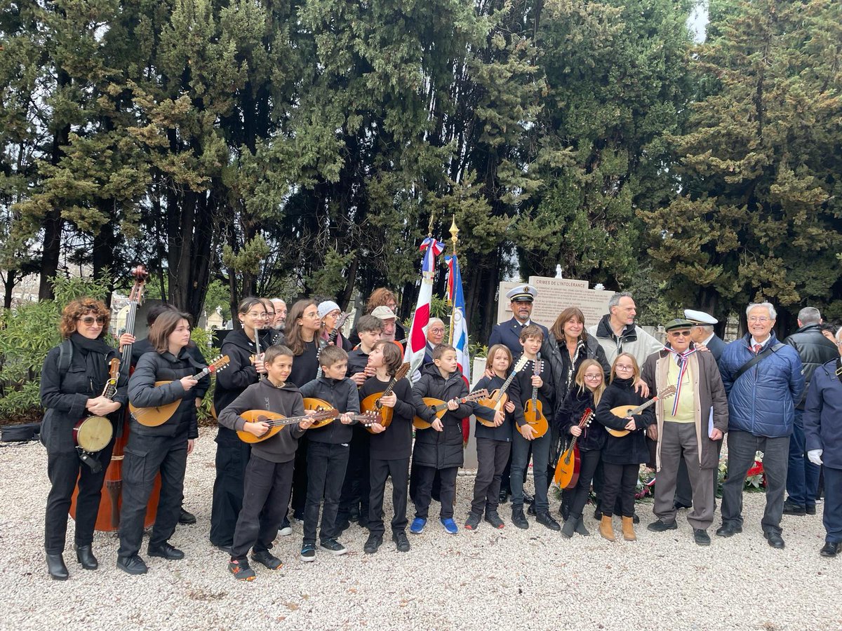 Très heureux d’avoir participé avec mes petits mandolinistes à la cérémonie de la commémoration de la rafle du Vieux Port et du quartier Saint-Jean organisée par l’association Massaliote en présence de <a href="/MicheleRubirola/">Michèle Rubirola</a> et de la communauté napolitaine.