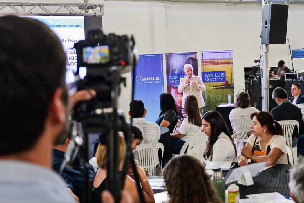 GobernadorSL's tweet photo. ✅ ¡SAN LUIS SE ACTIVA EN QUINES!

👉🏼 Este sábado se desarrolló la Segunda Jornada para el Desarrollo Productivo y de Servicios del Sector Privado en la Llanura Norte. 

💪🏼 Sector público y privado trabajaremos juntos para generar más empleo en la provincia. https://t.co/BWZ0bLhGMZ