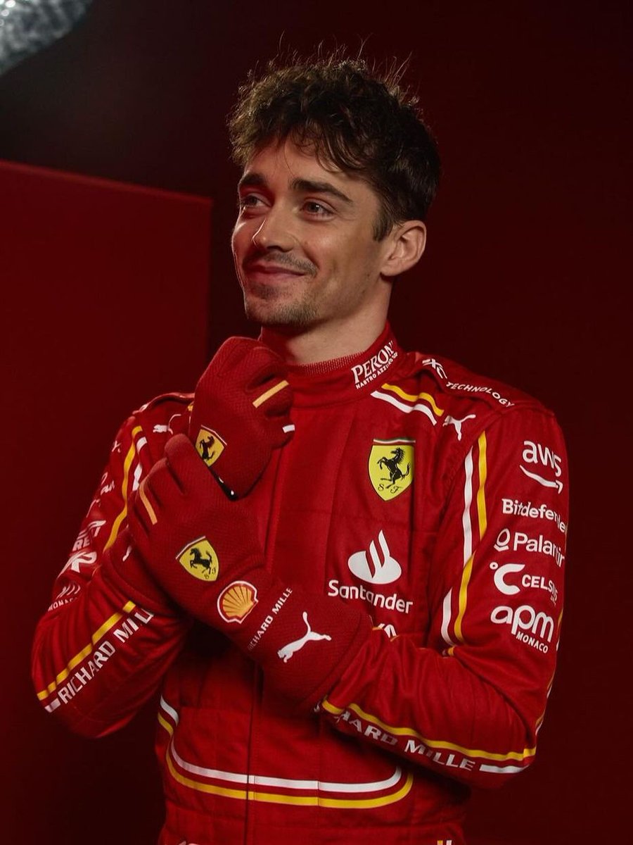 ℕew post on Instagram.

           @ ciroleb16.⠀⠀⠀
           ⇢ 8 𝘮𝘪𝘯𝘶𝘵𝘦𝘴 𝘢𝘨𝘰.

New season, new suit.