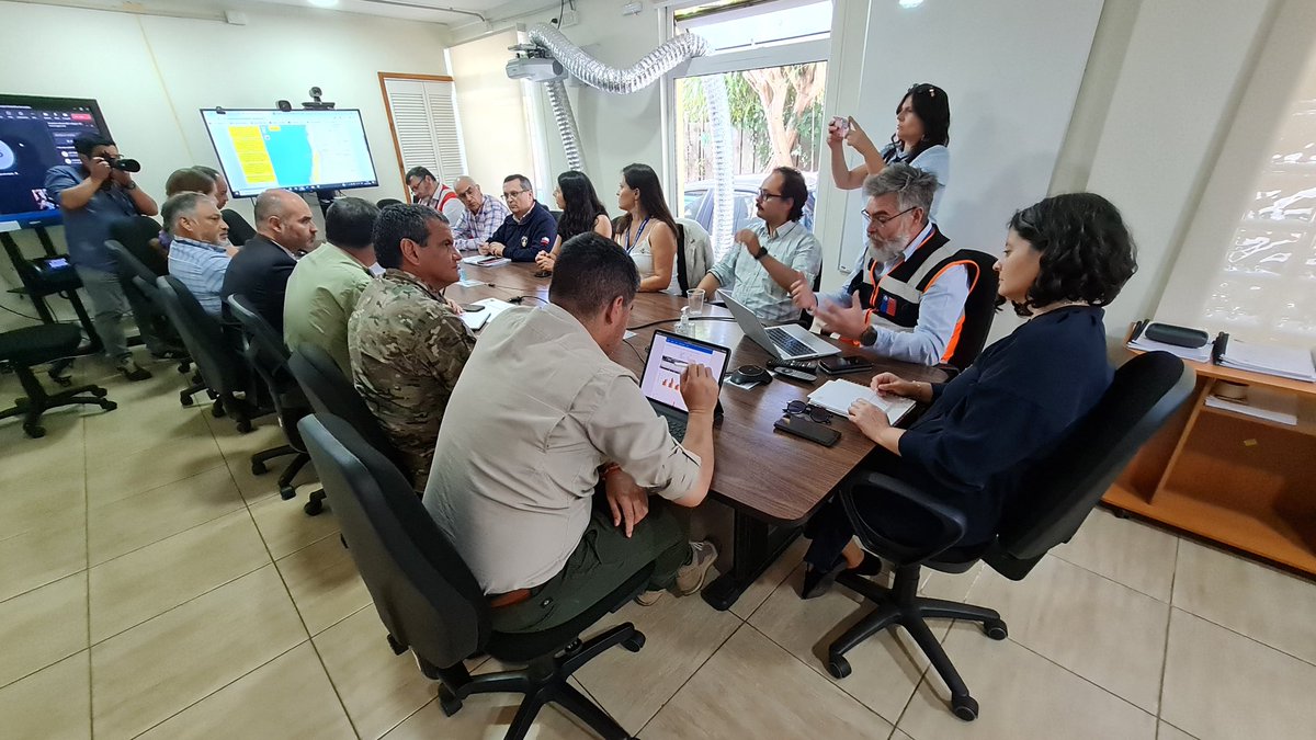 Para coordinar acciones de prevención de incendios, nuestro director regional, Rodrigo Jara, participó de un nuevo Comité para la Gestión del Riesgo de Desastres en la Región del #Biobío. ✔️ Instancia liderada por la delegada @dani_dresdner.