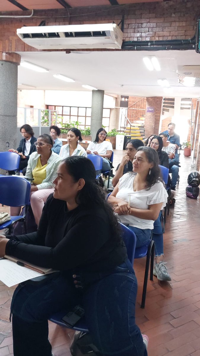 lfpperez's tweet photo. En las sedes Obrero y Unicentro de #CCC, 49 empresarios de la ruta de Fortalecimiento +C de nuestro programa #Prospera hicieron parte de los talleres de habilidades emprendedoras sesión 1.  Allí recibieron orientación y herramientas de autoconocimiento y liderazgo. https://t.co/b66g4KthWN