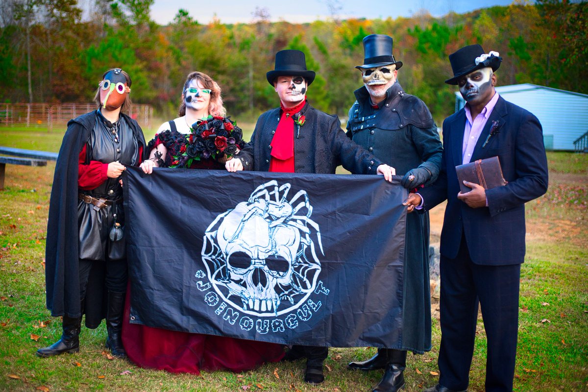 Godlike_Virus's tweet image. 🕸️🕷️💀🎩💀🕷️🕸️
#TilDeathDoUsPart. #Hallowedding October 30th, 2023.
👰‍♀️💀🖤🌹🖤💀🤵‍♂️