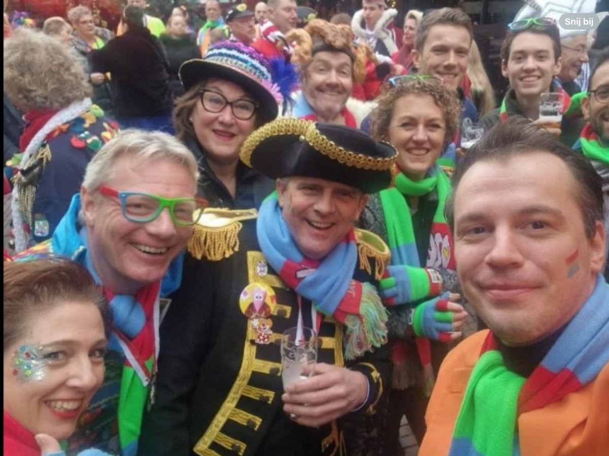 Sleuteloverdracht in #Ernem met politieke en niet-politieke vrienden. Daarna nog de pronkzitting in Musis. Top!