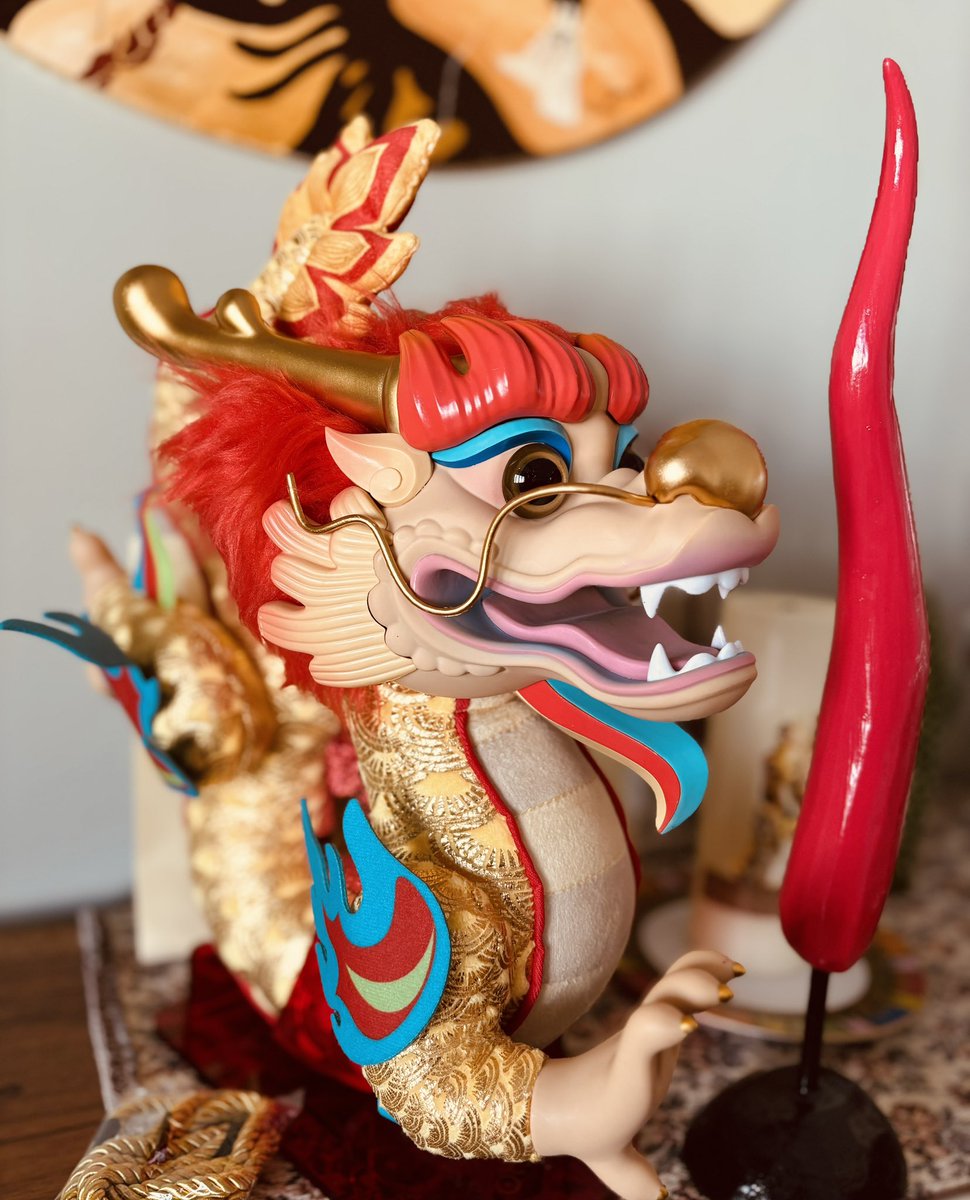 The year of the Dragon 🀄️🐲symbolizes energy, creativity and innovation. This mysterious creature is set to bring power, wealth 💰, vitality and.. wisdom! Happy Chinese New Year.. 🧧🎉