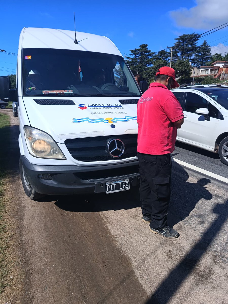 ERSePcba's tweet photo. 📢Operativos de Control 🚌Transporte Interurbano 🎸Cosquín Rock. Se inspecciona:
👉Documentación
➡️Habilitación (Chapa MOP)
➡️Revisión Obligatoria (RTO)
👉Estado de las unidades
➡️Matafuego
➡️Tacógrafo 
▶️Luces(exterior e interior)

@agenorblanco @MarianaCaserio @MinSPcba https://t.co/jFsx6BCKdn