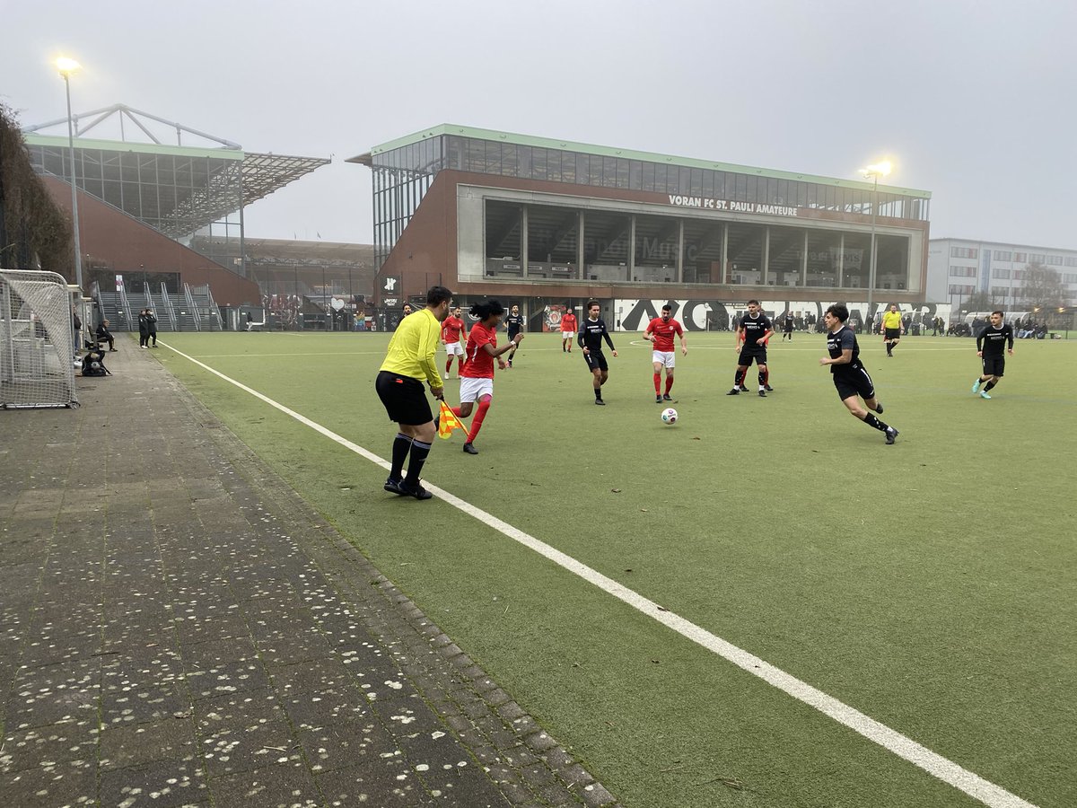 Groundhop 465. Germany. Division 7. SC Hansa 1911-Meiendorfer SV 1-6 Att: 38 🌡: 8*C ☁️  🎫 4€  #groundhopping Original plan Altona 93 was off due to a waterlogged pitch. The alternative was this game in the shadow of FC Sankt-Pauli’s Millerntor Stadium. Cheers to Hamburg metro!