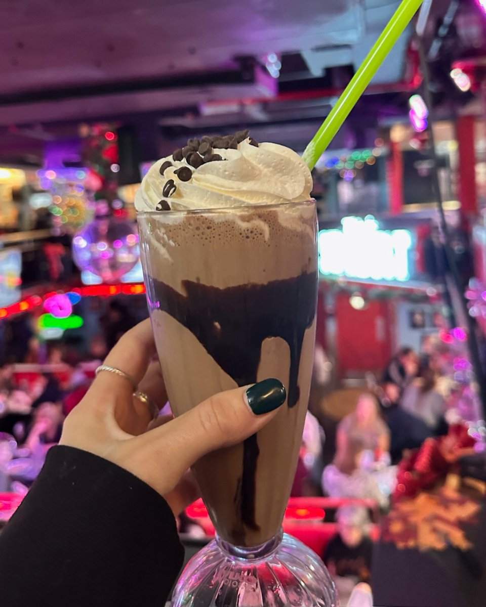 Saturday sweetness served in a cup! Dive into our irresistible milkshakes and treat yourself to a little bliss 🌈🥤