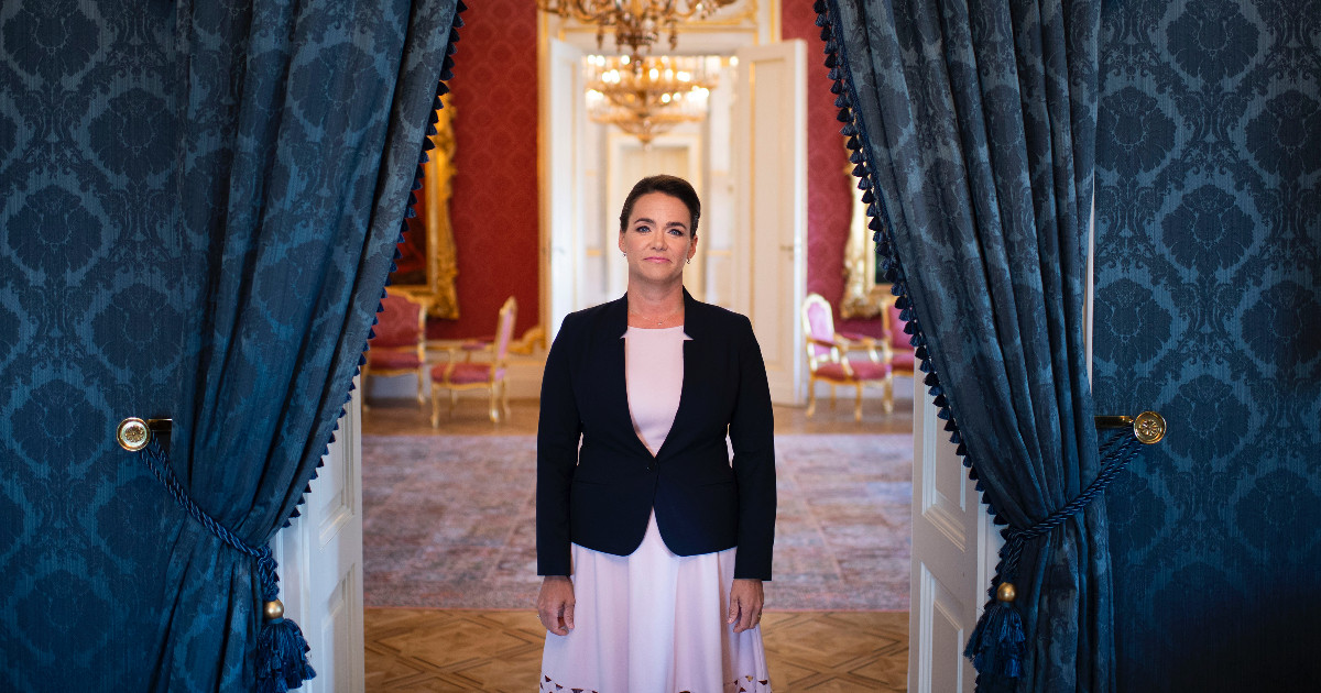 Telexhu's tweet image. Hungarian President Katalin Novák has resigned on account of the scandal over her granting a presidential pardon to a man who pressured children who had been sexually abused by the director of their children's home to withdraw their testimonies. More soon on Telex English!