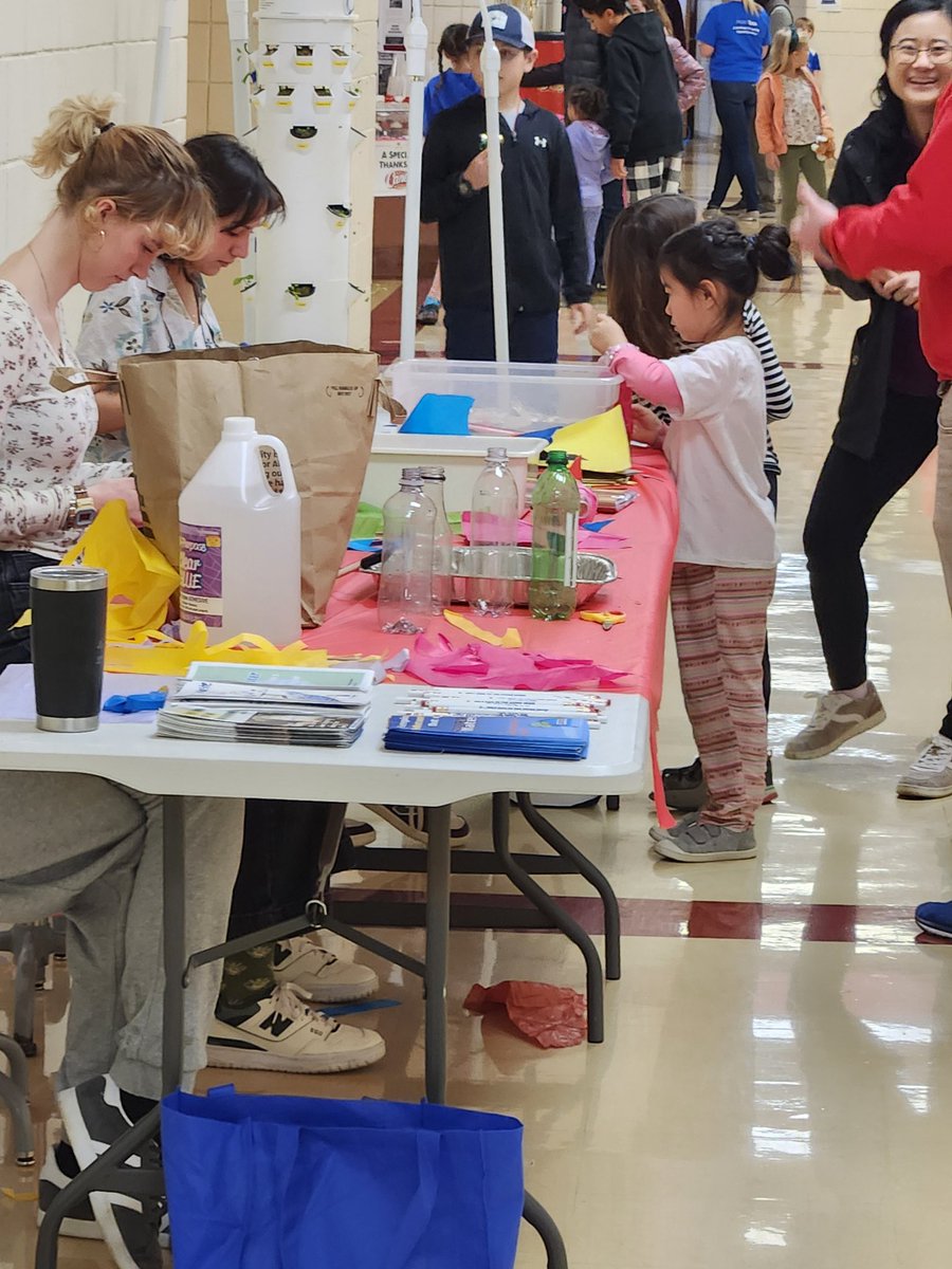 The KHS Environmental Awareness Club is teaching students about keeping our waterways clean while repurposing bottles into a fish craft. #STEAMFEST <a href="/kwoodschools/">Kirkwood School Dist</a>