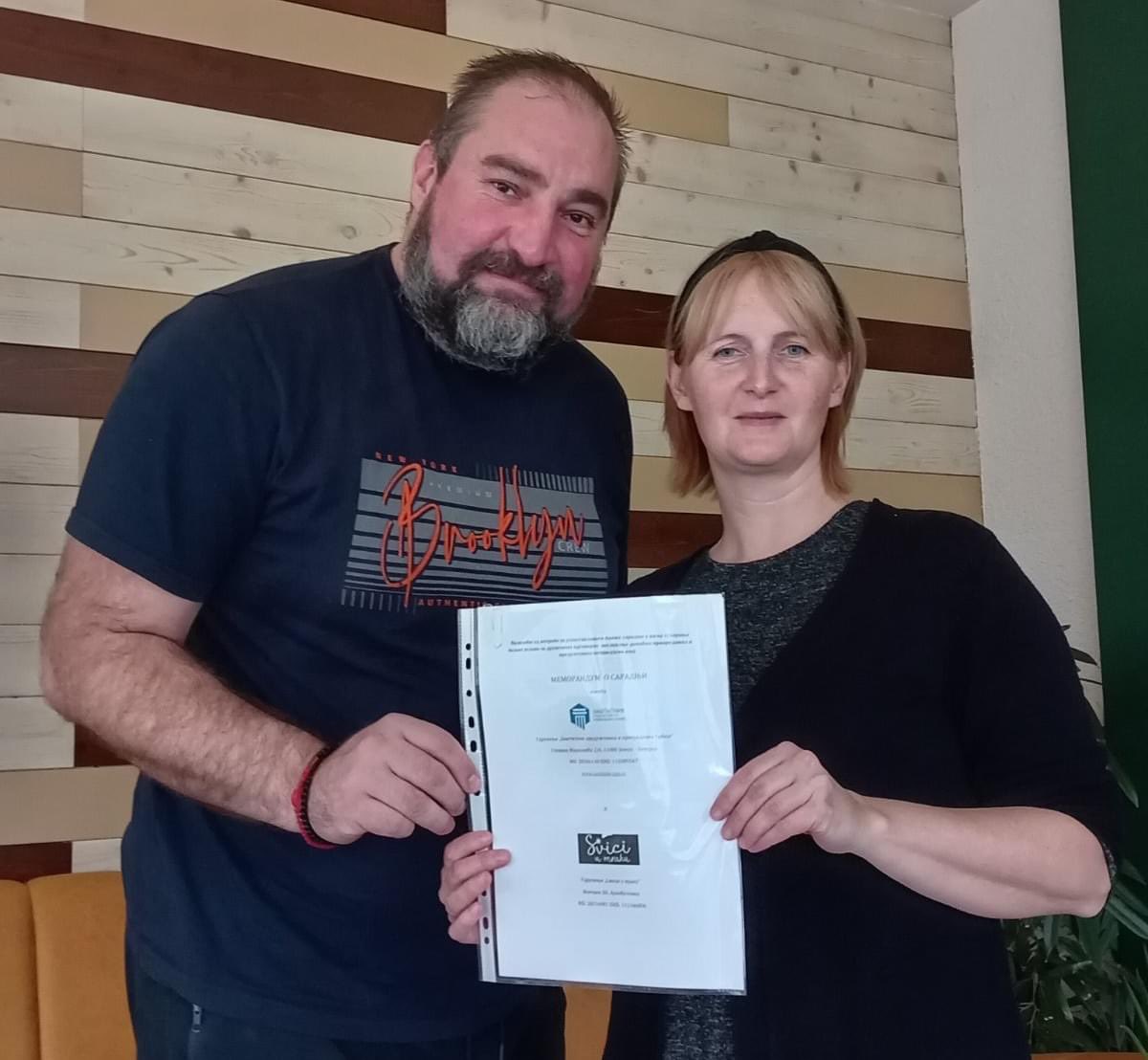ZastitnikPPS's tweet photo. Меморандум о сарадњи са Свицима у мраку

Удружење "Заштитник предузетника и привредника Србије" и удружење „Свици у мраку“ SVICI U MRAKU потписали су Меморандум о сарадњи који за циљ има подршку пословне заједнице деци и особама са аутизмом. https://t.co/IT0sULOKKN