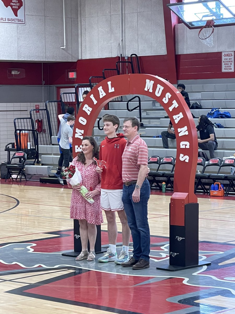 MHSMustangHoops's tweet photo. Great playing today Bill Moss! Happy Senior Day! https://t.co/bTXtCAhtvL
