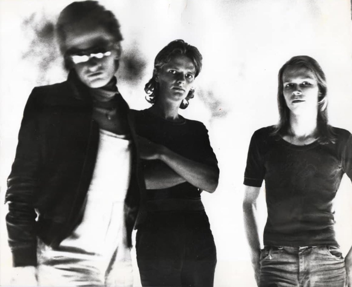 audiac's tweet photo. Klaus Dinger, Thomas Dinger & Hans Lampe, 1974
#neu75 #ladüsseldorf https://t.co/cmxlfqb02f