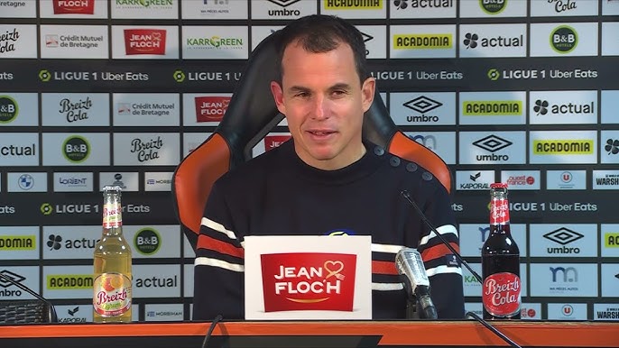 Merlufion's tweet photo. 💬 "Reims ? Il à qu'à bien se préparer le rouquin on va le baiser dimanche"  

La déclaration complètement LUNAIRE de Régis Le Bris à l'approche du match face aux rémois 😳😳

(Socheau-Montbélier) https://t.co/vAvQA2vEgd