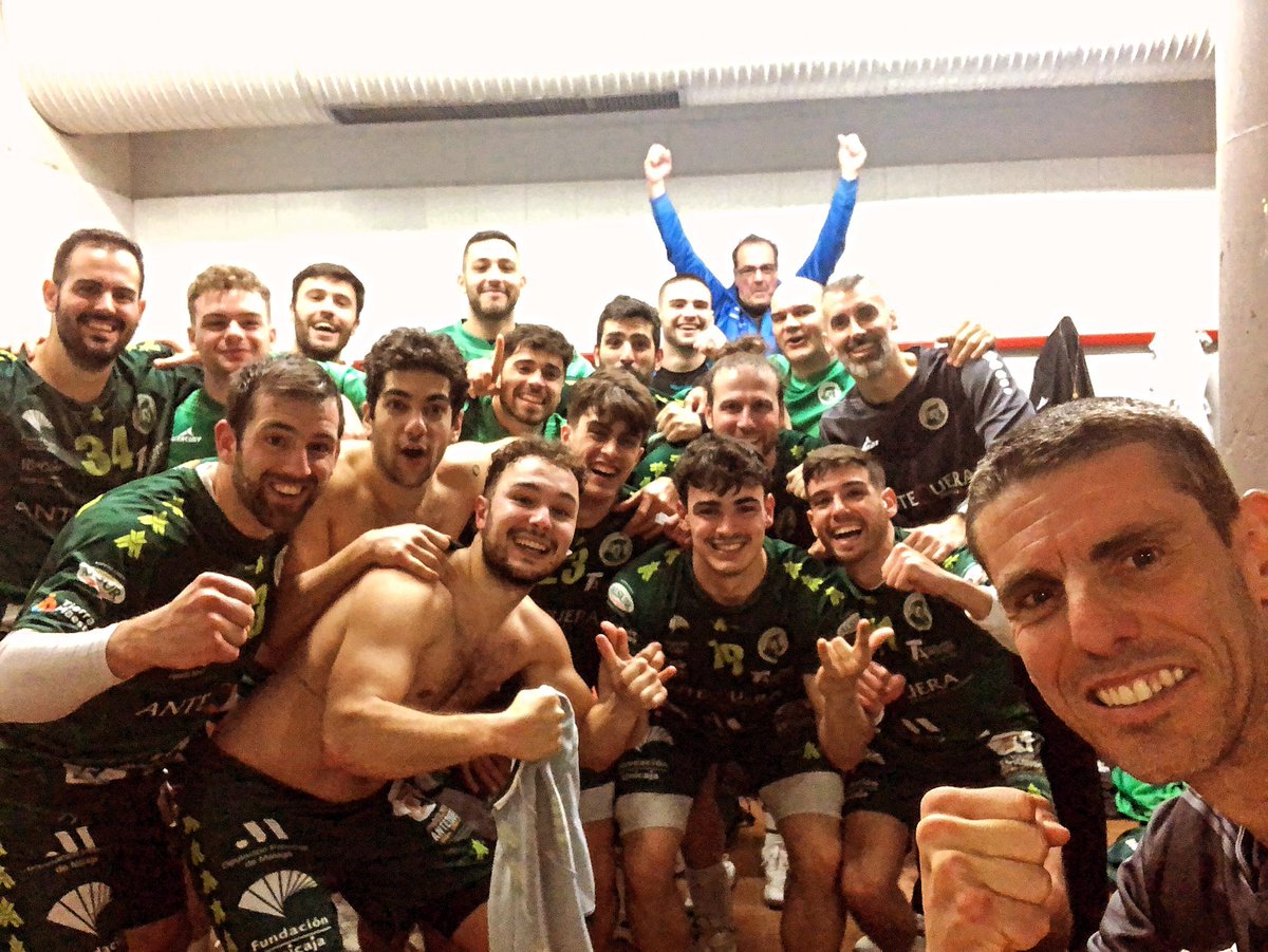 ➕2️⃣LA FOTO QUE SIEMPRE QUEREMOS💚🤩

Victoria en la pista de Alcobendas 31-34 tras una actuación tremenda de nuestros muchachos en la segunda parte.

#MuchoVerde💚 #EsteVerdeContagia #SomosDeBalonmano