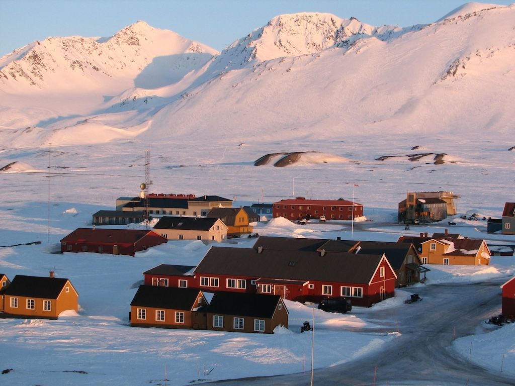 CarbonBrief's tweet photo. Ny-Ålesund: How UK scientists are studying climate change in the Arctic | @daisydunnesci @BAS_News

Read here: https://t.co/yjb7YAz1Fs https://t.co/99pSE1KdXi