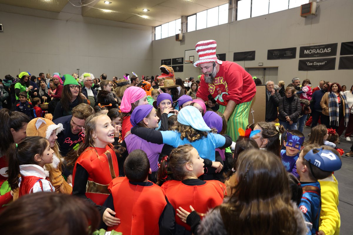 santhilari's tweet photo. 🎉🍓 Una tarda ben animada per gaudir la festa de Carnestoltes amb l'espectacle d'Ai carai
📸 @IreneFotograf
#carnestoltes #santhilarisacalm #carnaval #disfresses #festa https://t.co/h5IhwlKWDD