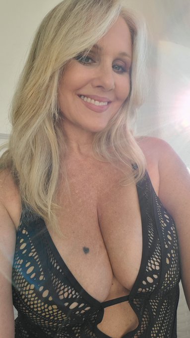 JuliaAnn™ ❤ - Why YES... I'm reading personal messages this morning here: Grab a pass and dm me... https://t.co/AA5w3bCx0v or https://t.co/APzQT79GD6 💘RT! https://t.co/lrFsUwh5I3