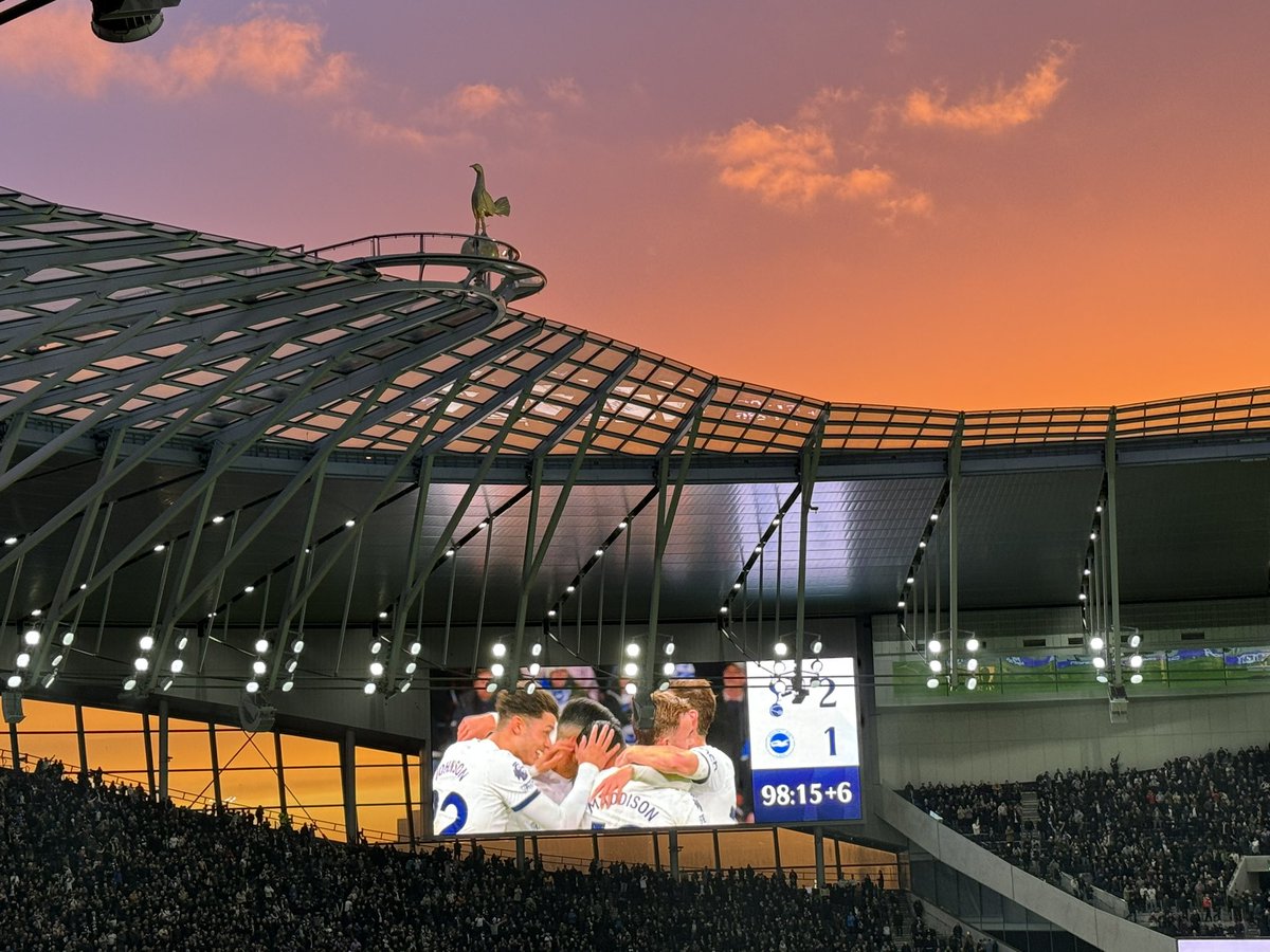thespursweb's tweet photo. FULL TIME: Tottenham 2-1 Brighton

Thoughts on the performance? 👇 https://t.co/h9ZBrqBIAV