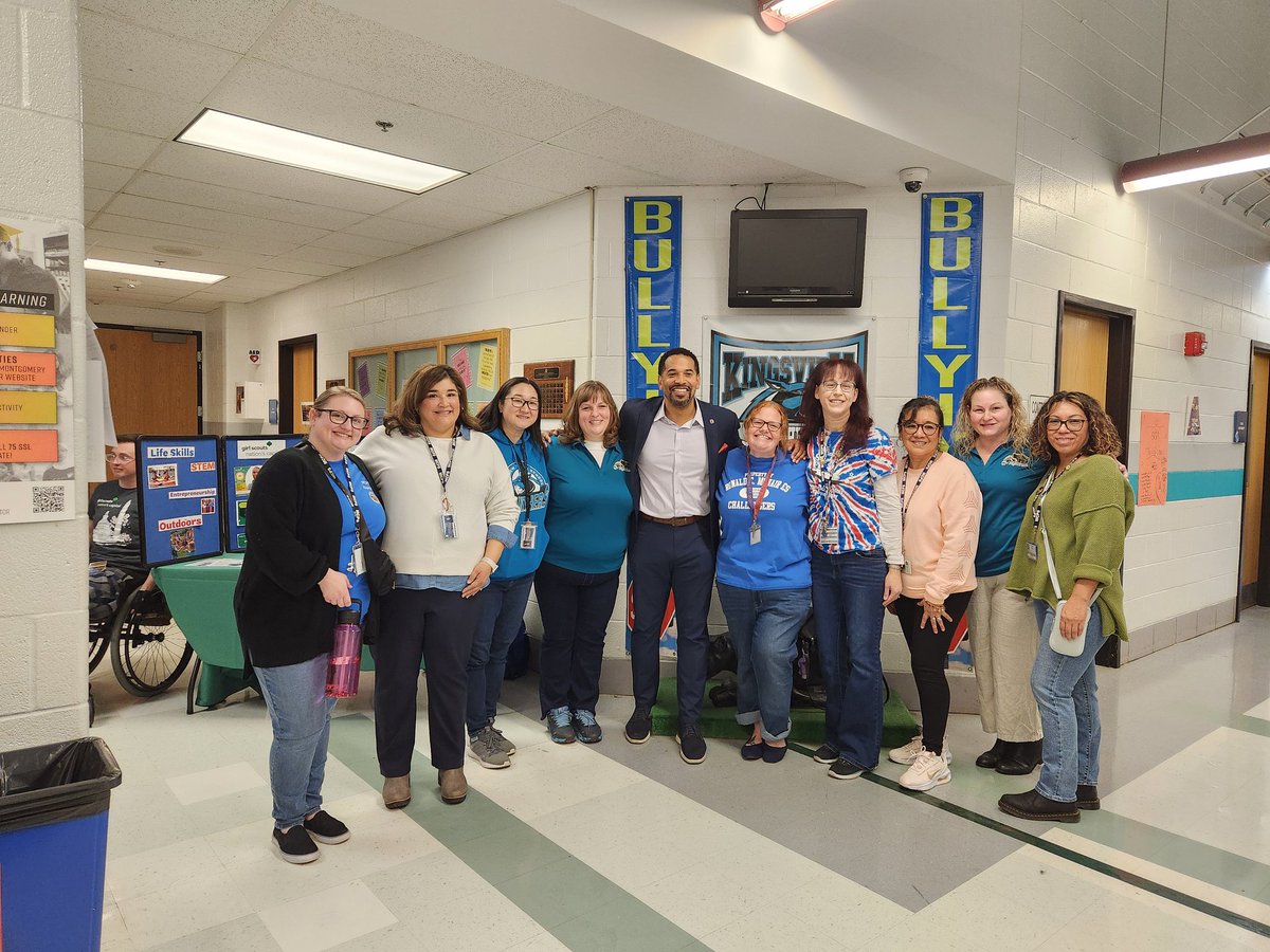 KMS_PRIN5's tweet image. Shout out to the RJ Coaches from KMS, Dr. RMES, GSCES and RJ Instructional Specialists Ms. Bateman &amp;amp; Ms. Doherty for leading community circles with students and families at Anti-bullying Community Event.   #strongcommunity @KMSPTSA @MCPS @mcps