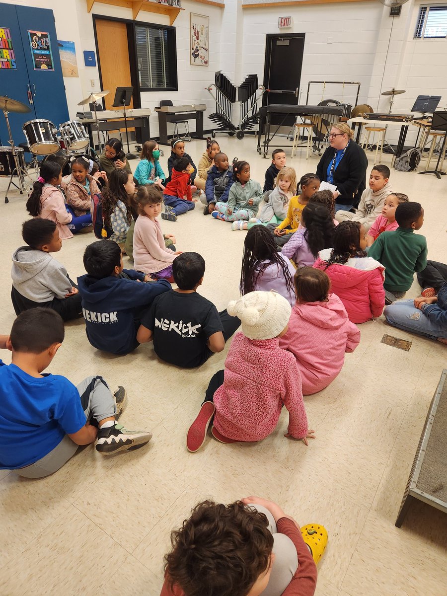 KMS_PRIN5's tweet image. Shout out to the RJ Coaches from KMS, Dr. RMES, GSCES and RJ Instructional Specialists Ms. Bateman &amp;amp; Ms. Doherty for leading community circles with students and families at Anti-bullying Community Event.   #strongcommunity @KMSPTSA @MCPS @mcps