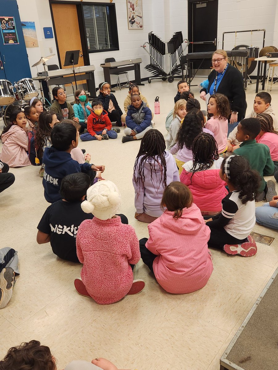 KMS_PRIN5's tweet image. Shout out to the RJ Coaches from KMS, Dr. RMES, GSCES and RJ Instructional Specialists Ms. Bateman &amp;amp; Ms. Doherty for leading community circles with students and families at Anti-bullying Community Event.   #strongcommunity @KMSPTSA @MCPS @mcps