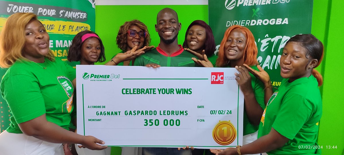 PremierBetCM's tweet image. @DidierDrogba vous a mis au défi de créer votre meilleure célébration !

GASPARDO LEDRUMS s'est prêté au jeu et il a remporté la somme de 350 000 FCFA CASH 💰 !

Félicitations à lui 👏👏👏

#Celebrateyourwins  #PremierBetCM  #PremierBet