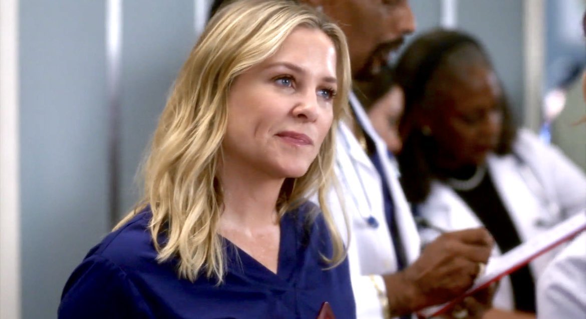 badpostarizona's tweet photo. welcome home, arizona robbins! 🎉 https://t.co/Ym9nWehzCc