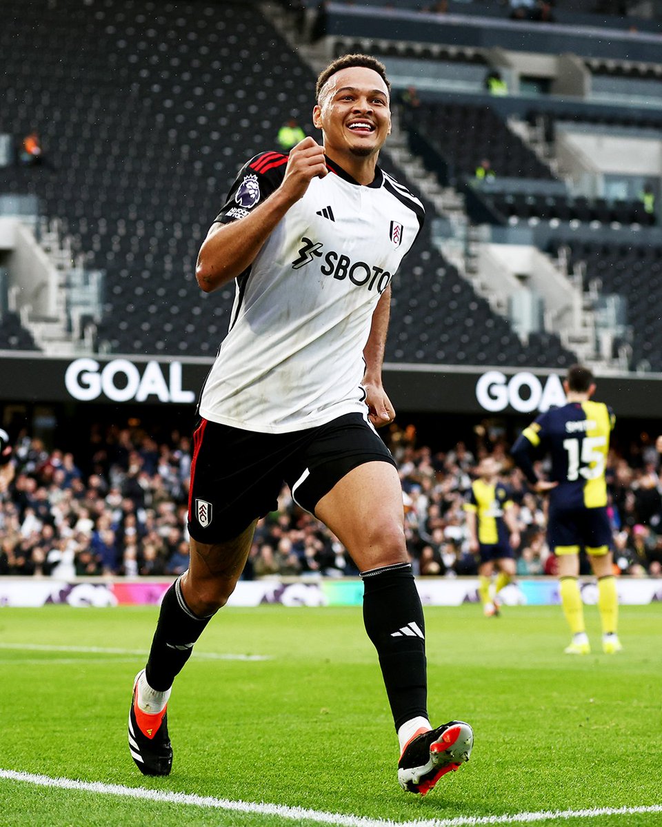 FulhamFC's tweet photo. Today is Muniz's day. 🇧🇷

#FULBOU https://t.co/UFhypAl4yi