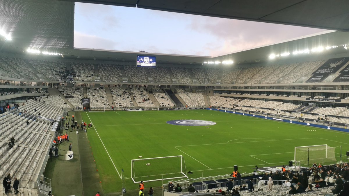 Xxdarkblade33xX's tweet photo. Present encore et toujours, pour eux, pour nous, pour elle. Allez bordeaux #girondins #Edwige #FCGBGF38 https://t.co/sLKutfSb4F