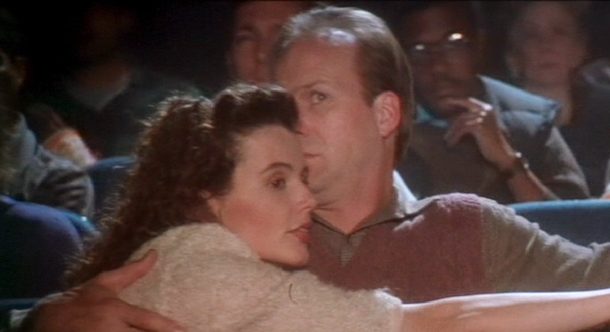 FOURfpf's tweet photo. THE ACCIDENTAL TOURIST
(Lawrence Kasdan, 1988)

#FourFPF #4fpf #BestPictureNominee #GenaDavis #WilliamHurt #KathleenTurner #AnneTyler #Oscars #BestActress https://t.co/3l2eTfReJS