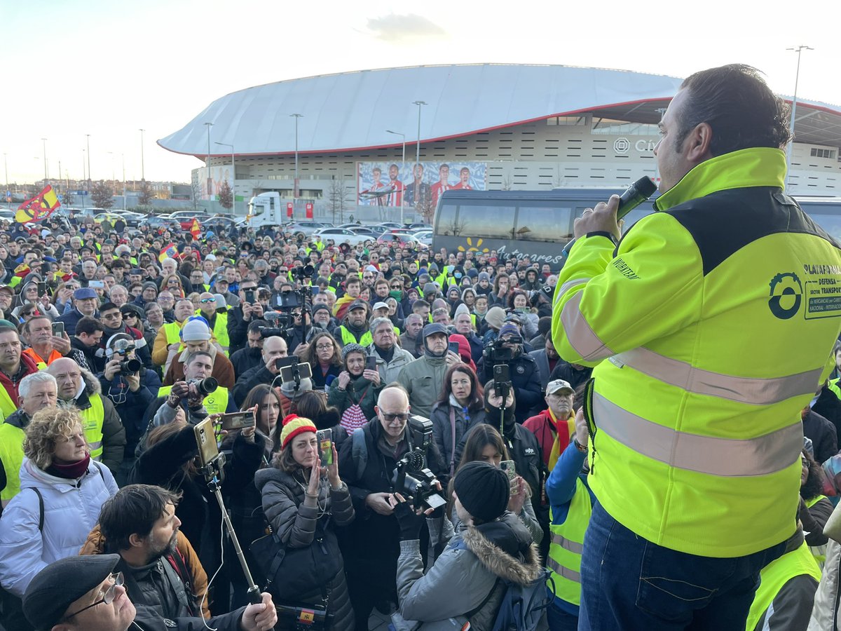🔴 ÚLTIMA HORA | La Plataforma española del Transporte convoca un paro nacional indefinido en todo el país.

HUELGA GENERAL