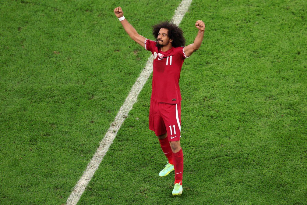 ii7ps's tweet photo. هاتريك في نهائي كأس اسيا
هداف البطولة وأكثر من ساهم فيها
تحقيق البطولة لـ المرة الثانية على التوالي
السوبر اكرم عفيف يُكرم قطر بـ اللقب 👑🇶🇦
#قطر_الاردن https://t.co/6EzZ227RFp