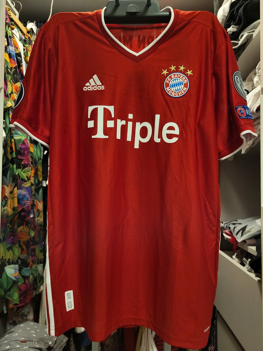 kaeries's tweet photo. #koszulki #Bayern #FCBayern #collections #footballshirts #limitededition #triple2020 #JamalMusiala #bonus

Za chwilę mecz więc dziś szybciutko. Limitowana koszulka z okazji zdobycia trypletu w 2020 roku. Tylko 2020 sztuk wyprodukowanych - ta konkretna ma numer 1436/2020. https://t.co/vqg0MDImBI