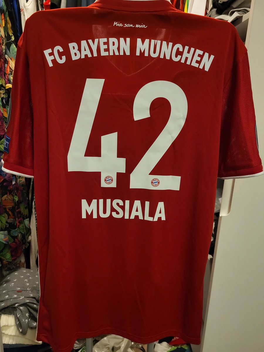 kaeries's tweet photo. #koszulki #Bayern #FCBayern #collections #footballshirts #limitededition #triple2020 #JamalMusiala #bonus

Za chwilę mecz więc dziś szybciutko. Limitowana koszulka z okazji zdobycia trypletu w 2020 roku. Tylko 2020 sztuk wyprodukowanych - ta konkretna ma numer 1436/2020. https://t.co/vqg0MDImBI