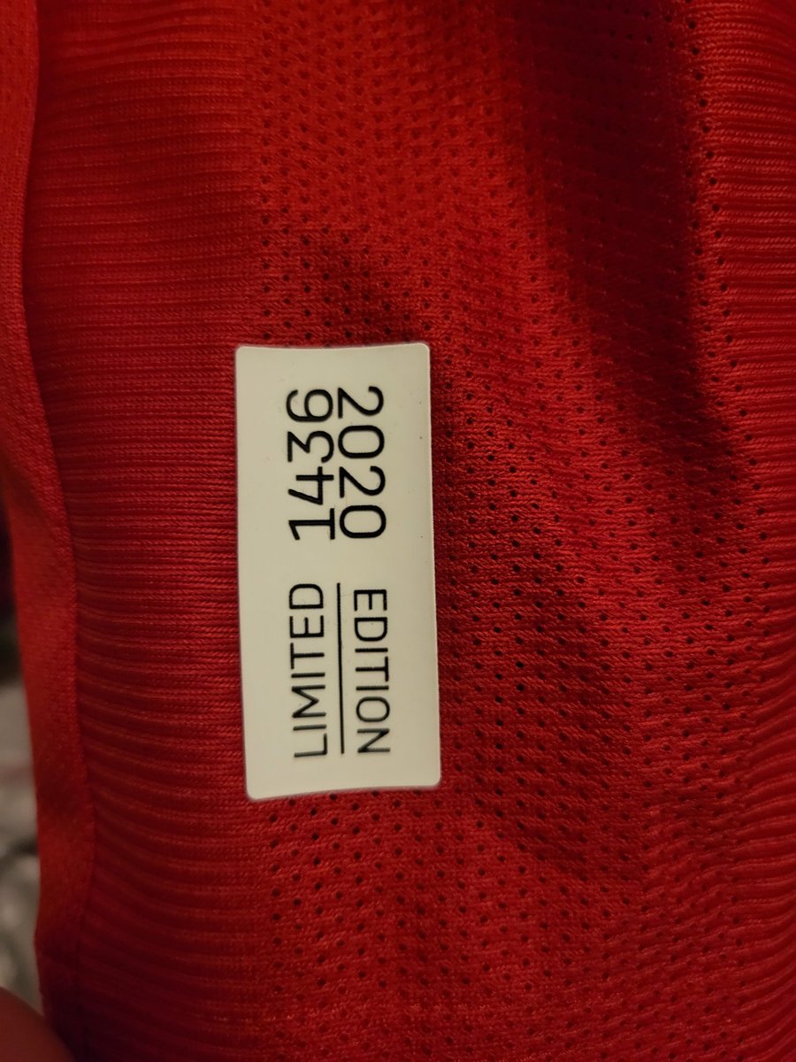 kaeries's tweet photo. #koszulki #Bayern #FCBayern #collections #footballshirts #limitededition #triple2020 #JamalMusiala #bonus

Za chwilę mecz więc dziś szybciutko. Limitowana koszulka z okazji zdobycia trypletu w 2020 roku. Tylko 2020 sztuk wyprodukowanych - ta konkretna ma numer 1436/2020. https://t.co/vqg0MDImBI