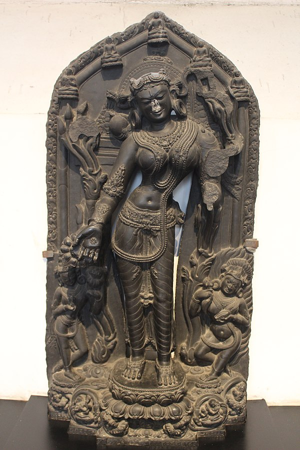 TheRajarshi's tweet photo. Khadiravani tara - Tara of the acacia forests -  with two, marici and ekajati flanking Her. From 10th century Bihar. This form was the istha devi of the legendary Baudha scholar and mystic Nagarjuna. https://t.co/hfr3lfrEd2