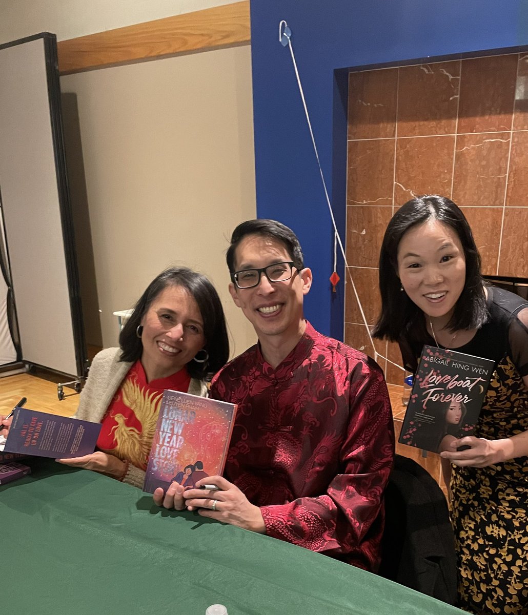 Happy Year of the Dragon! 🐉 Do you prefer cash or chocolate in your red envelope? 🧧 I couldn’t imagine a more fun way to kick off the holiday celebration than being in conversation with @geneluenyang and @uyenloseordraw for their @lindentreereads book tour stop Lunar New Year…