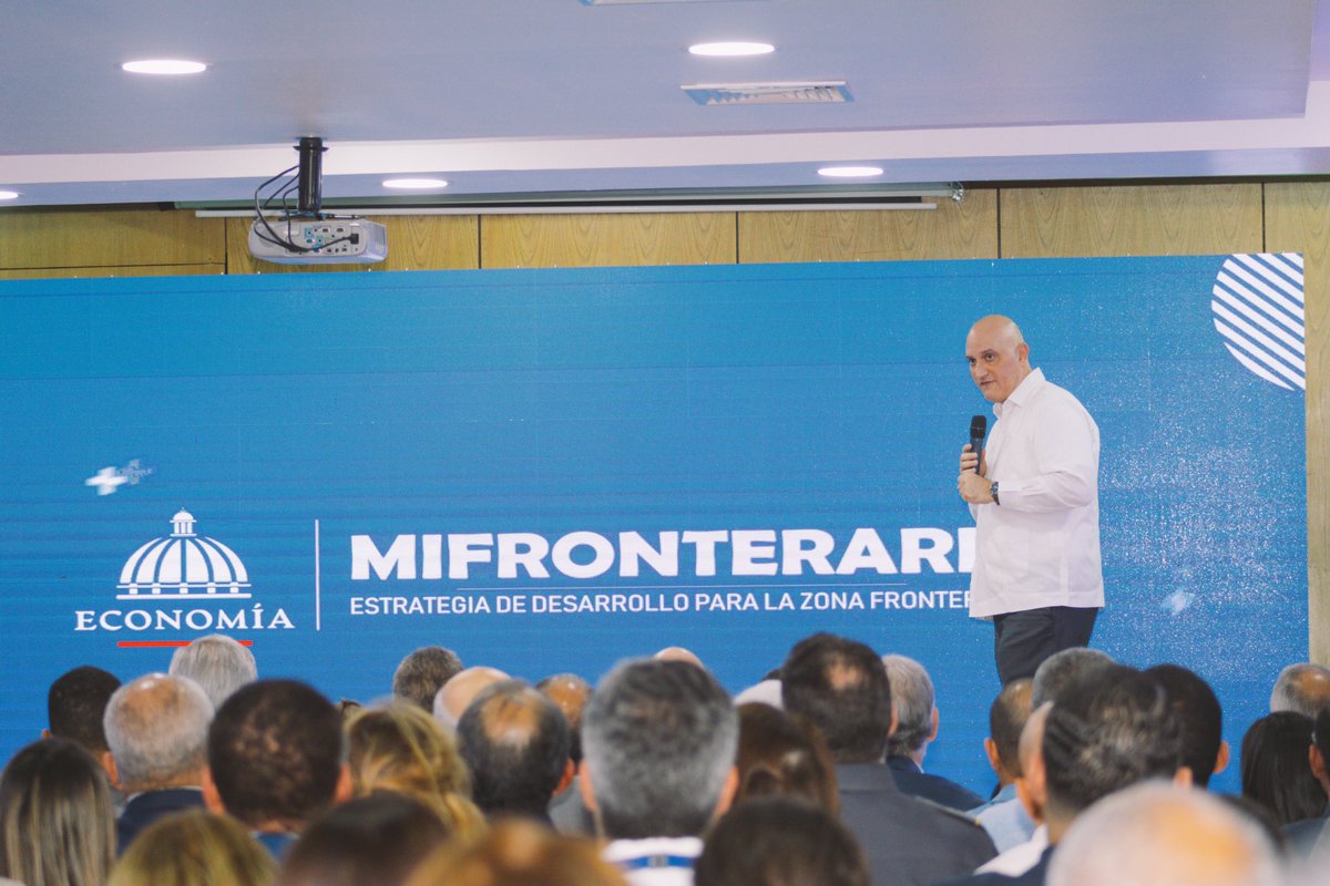 IMoney Radio (@imoneyradio) on Twitter photo Gracias al <a href="/mineconomiard/">Ministerio de Economía, Planificación y Desarrollo</a> por la invitación de #LaFronteraCambia Gracias al <a href="/mineconomiard/">Ministerio de Economía, Planificación y Desarrollo</a> por la invitación de #LaFronteraCambia