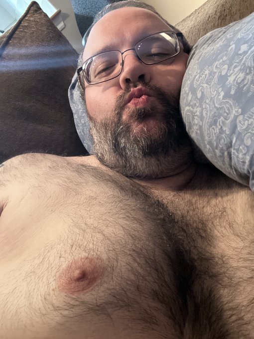 Kissy tiddy shot! 😘😜  ➡️ https://t.co/Mu9W80k9L8 https://t.co/a5QRXQJomF