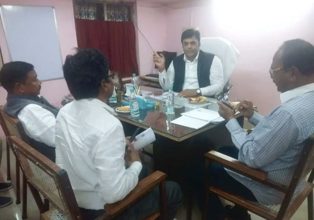 Amaresh_Patri's tweet photo. #OLIC_Baripada_Division #Review with Executive Enginner &amp; other officials .

@CMO_Odisha
@TukuniSahu
@MoSarkar5T
@OdishaWater https://t.co/OP0qakFMBa