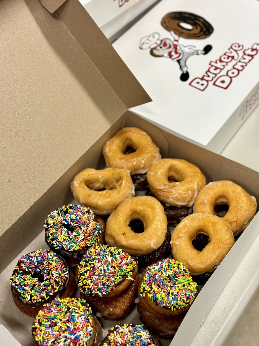 UABearsBaseball's tweet photo. Thank you @BuckeyeDonutsSo for the donuts this morning!
#FEA | #SubSale 🥖⚾️ https://t.co/0qIoRu2q67