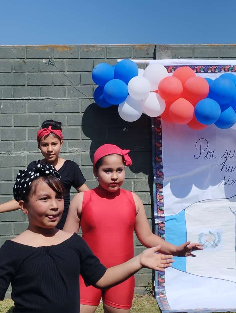 Sentidas y profundas palabras de agradecimiento de la Dra Maria Elena en nombre de la BMC en Guatemala en tan linda actividad por niños Guatemaltecos por los 25 años de labor en Guatemala.
#25AñosBMCGuatemala. 
#Cubacoopera.
#Cubasalva.
#Cubaessalud.
BMC EN GUATEMALA