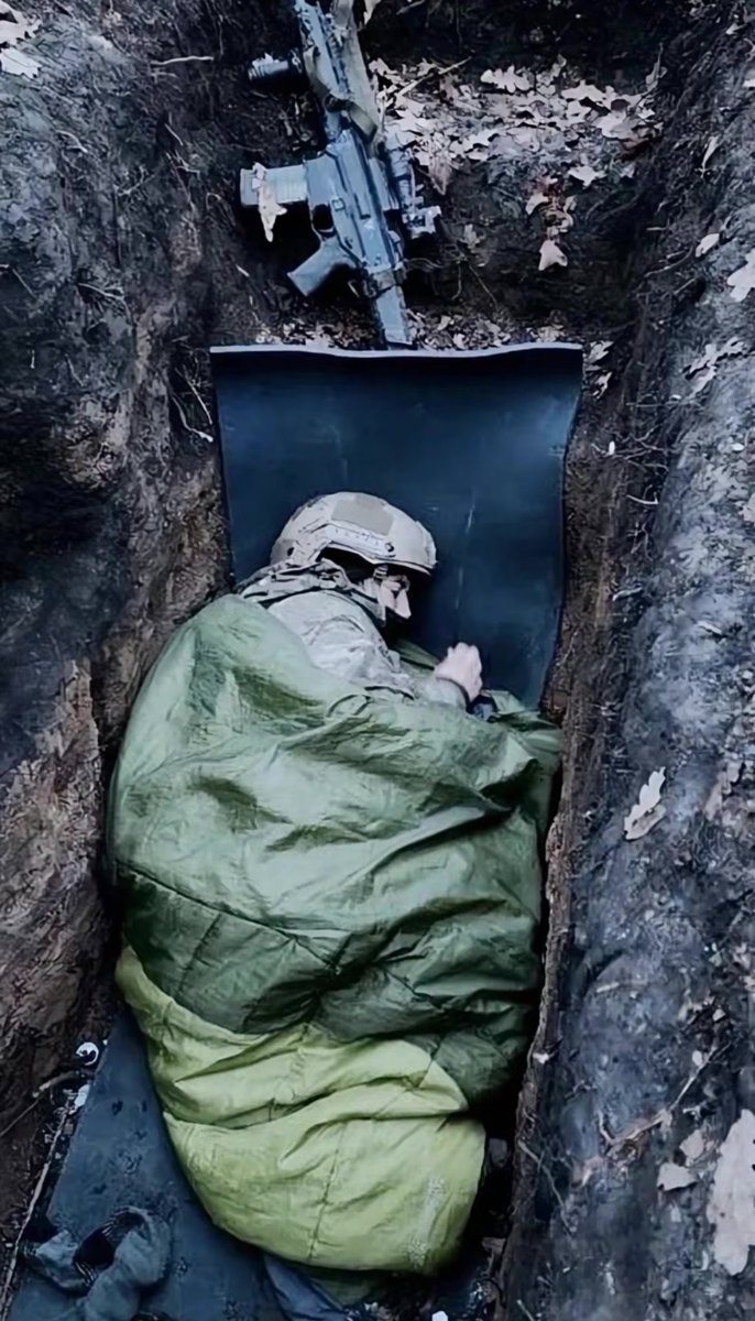 ukrainiansquad's tweet photo. Pray for these soldiers, this is what Heroes look like. Slava Ukraini! 🇺🇦 https://t.co/WyfLzVMw9q